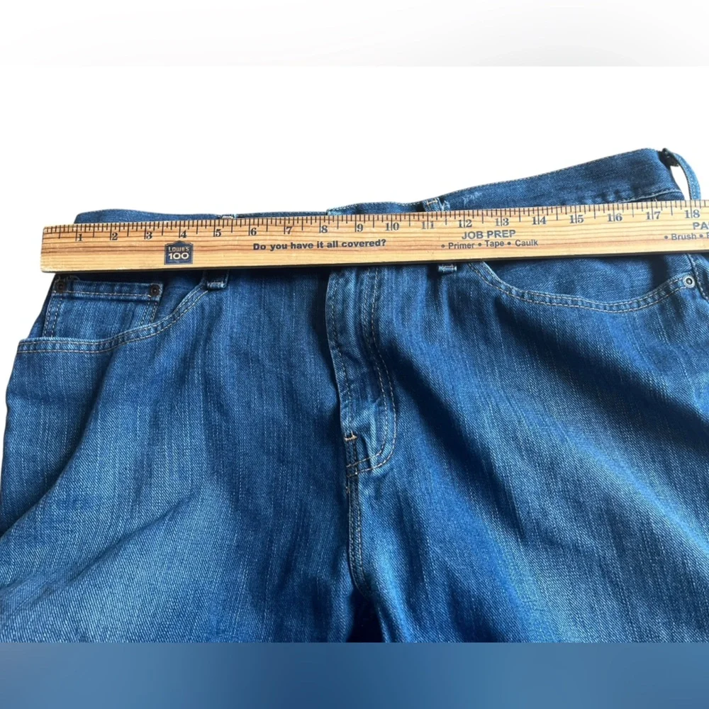 Nautica Men's size 36 x 30 Relaxed Fit Denim Jeans